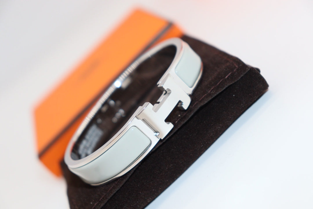 [Opulent Aurora]H LIGHT BLUE BRACELET