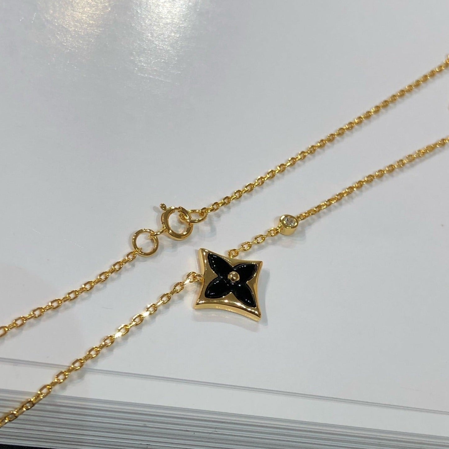 [Opulent Aurora]STAR BLACK MOP NECKLACE
