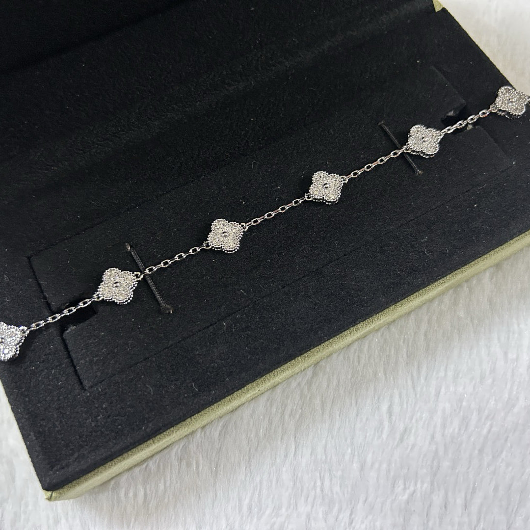 [Opulent Aurora]CLOVER 6 MOTIF DIAMOND BRACELET
