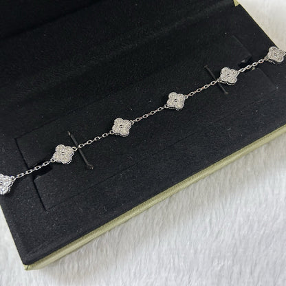 [Opulent Aurora]CLOVER 6 MOTIF DIAMOND BRACELET