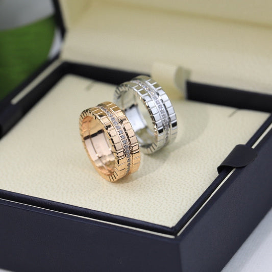 [Opulent Aurora]ICE CUBE RING WITH DIAMONDS