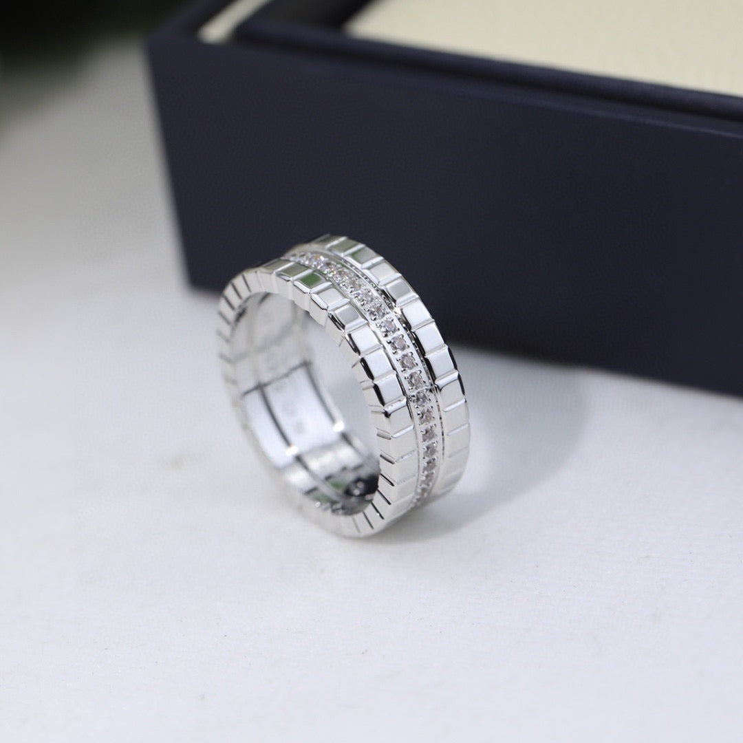 [Opulent Aurora]ICE CUBE RING WITH DIAMONDS