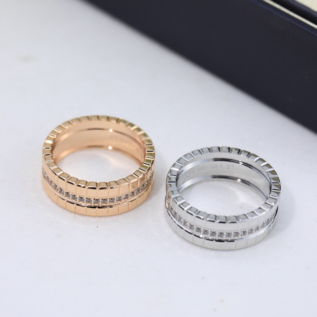 [Opulent Aurora]ICE CUBE RING WITH DIAMONDS