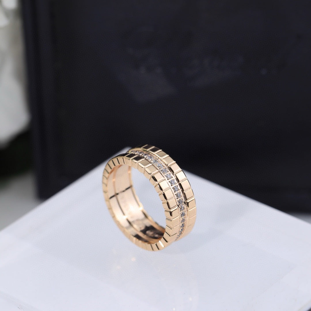 [Opulent Aurora]ICE CUBE RING WITH DIAMONDS