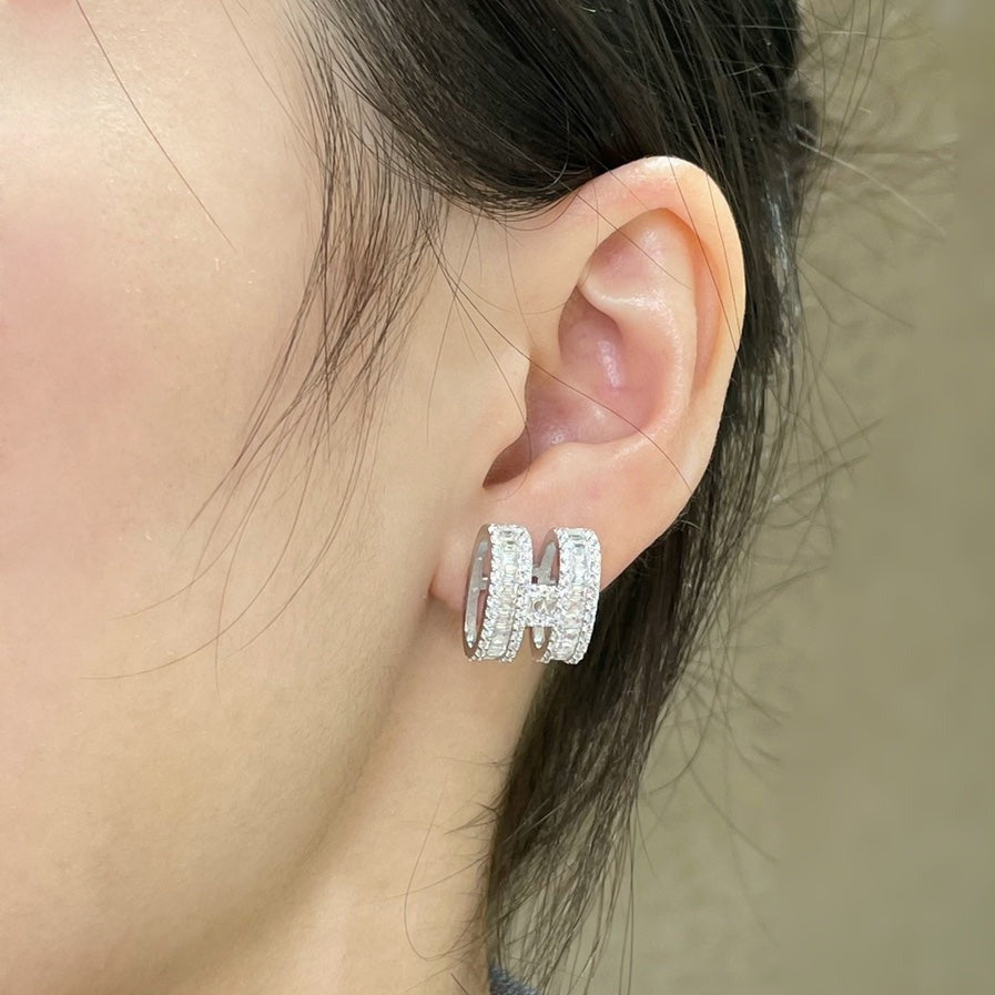 [Opulent Aurora]H STUD EARRINGS WITH SILVER DIAMONDS