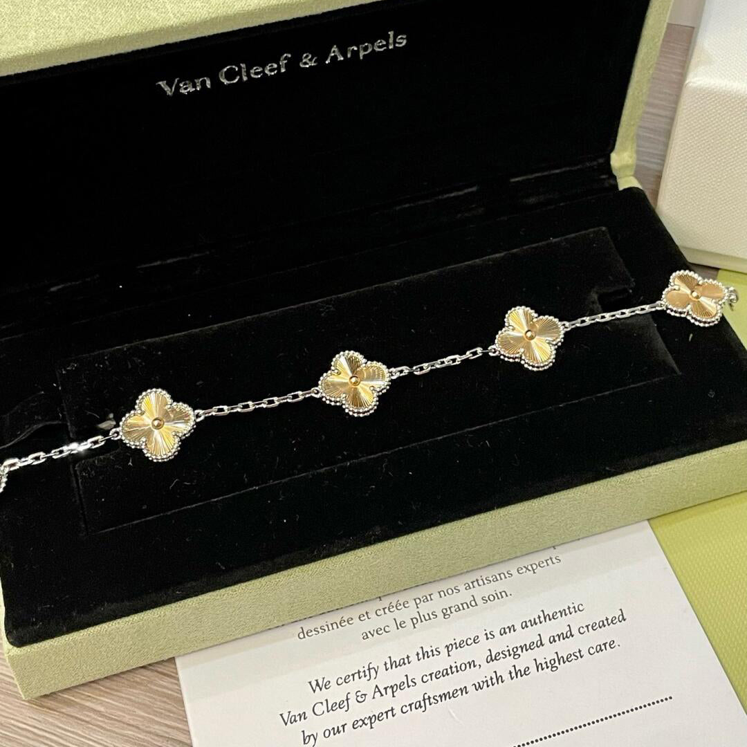 [Luxe Jewelry]CLOVER  5 MOTIFS  CHRISTMAS LIMITED EDITION BRACELET