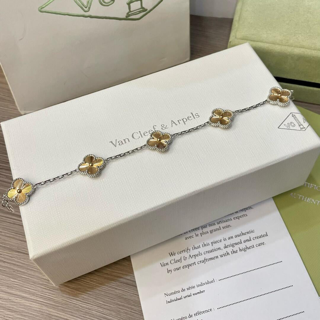 [Luxe Jewelry]CLOVER  5 MOTIFS  CHRISTMAS LIMITED EDITION BRACELET