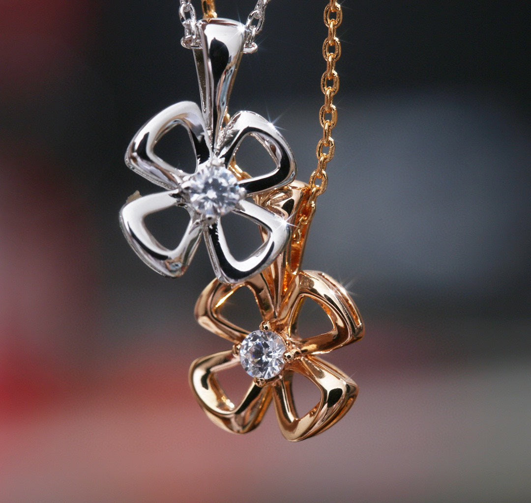 [Opulent Aurora]FIOREVER NECKLACE DIAMOND CENTER